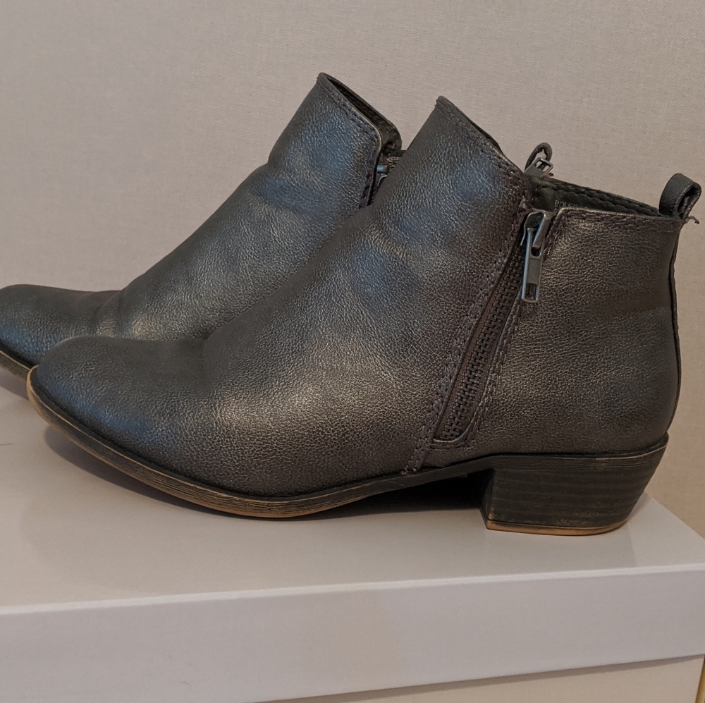 Madden Girl 6.5M Gray/Silver Booties